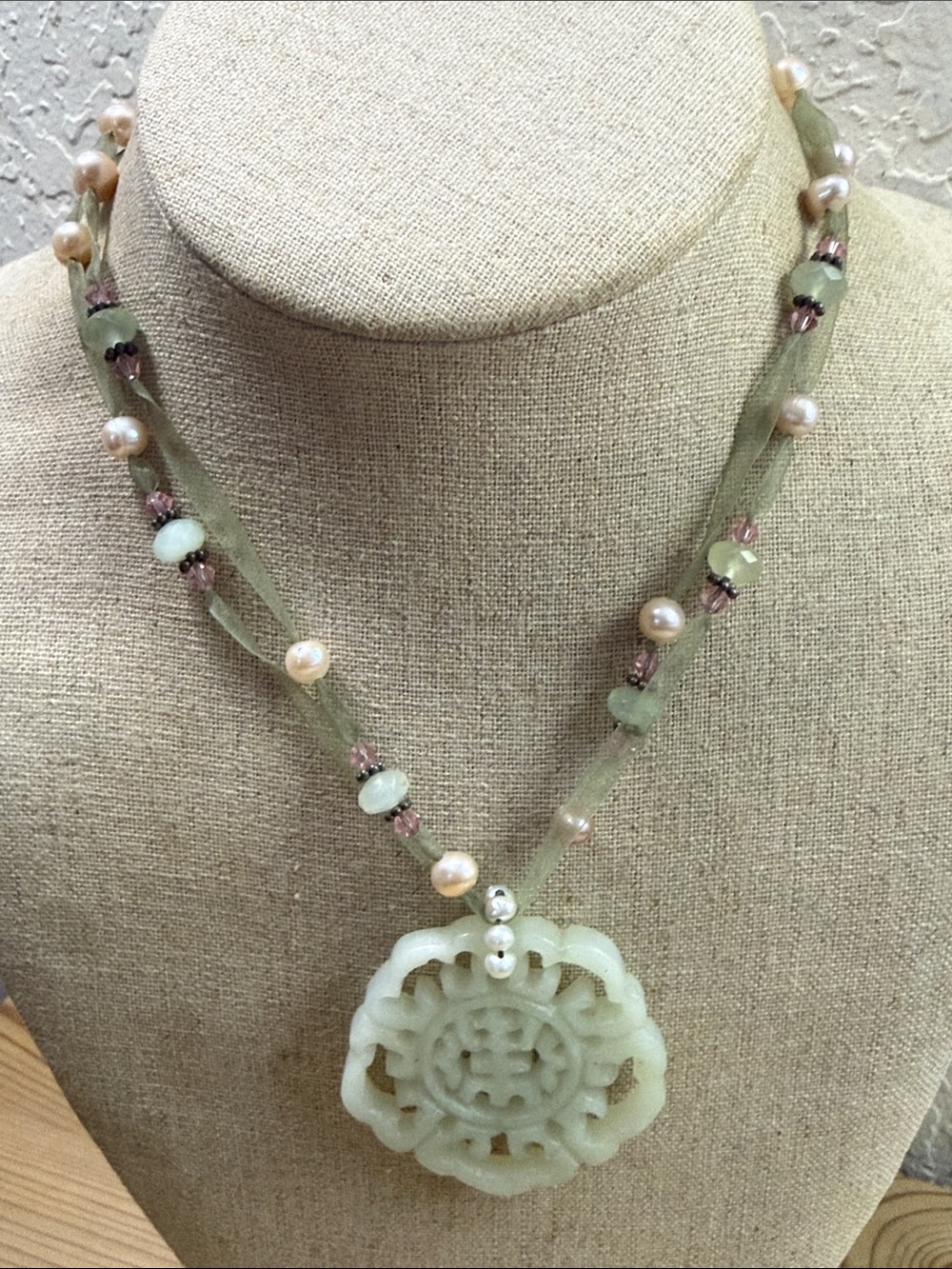 Fashion Jewelry Green Jade Carved Pendant Necklace with Pink Pearls